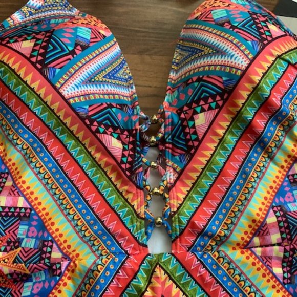 Kenneth Cole V-neck Arabesque Push Up One Piece Swimsuit - Picture 4 of 8